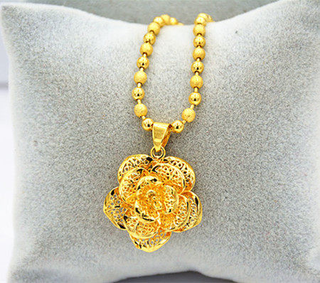 Official website Lao Fengxiang European currency to create a long time without fading simulation lock Rose Peacock bead chain