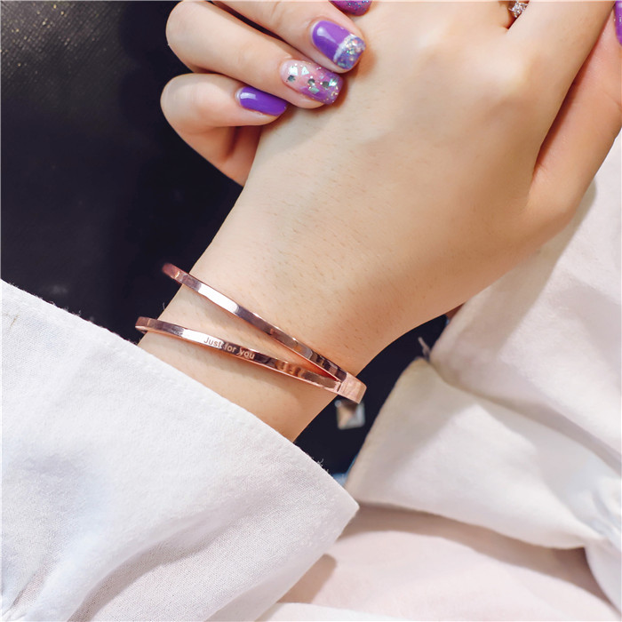 Gió lạnh vòng tay đỏ ulzzang cặp đôi mẫu Hàn Quốc phiên bản sáng tạo sang trọng đơn giản vòng tay sinh viên hoang dã - Vòng đeo tay Cuff vòng trầm