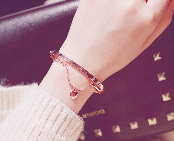 Chic net vòng tay đỏ nữ phiên bản Hàn Quốc của sinh viên đơn giản tình yêu hoang dã mặt dây chuyền cô gái ins gió vòng tay nhỏ tươi thủy triều vòng tay bạc nam