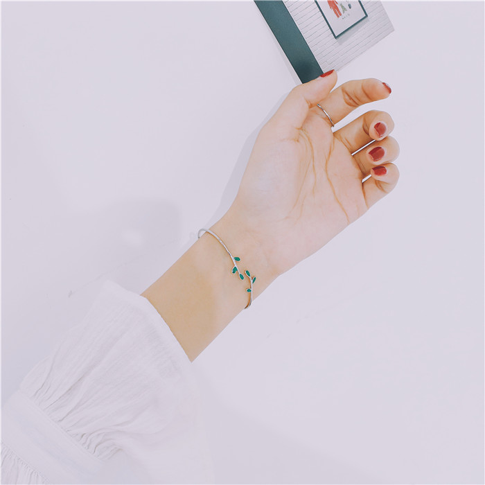 Một nghìn lẻ một đêm với cùng một chiếc vòng tay Đơn giản, vòng tay gió lạnh sang trọng retro khí chất cô gái sinh viên vòng đeo tay phong thủy