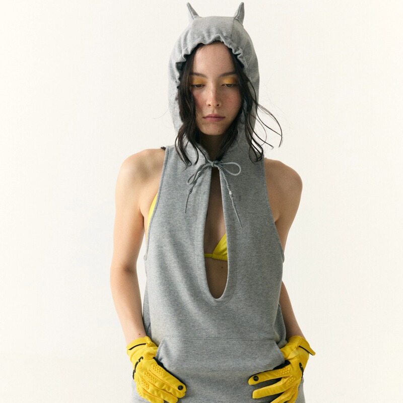 【Yu Shuxin's Style】Wii Wil Devil Horn Hooded Deep V Racerback Tank Top Style Summer Sweatshirt 【Yu Shuxin's Style】Wii Wil Devil Horn Hooded Deep V Racerback Tank Top Style Summer Sweatshirt