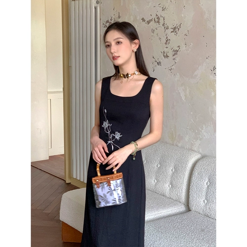 Приталенная летняя юбка, платье без рукавов, с вышивкой, облегающий крой