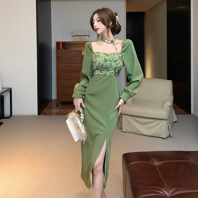 2022 autumn and winter new French style elegant hanging neck splicing receiving waist slimming slit mid-length long-sleeved dress women's clothing
