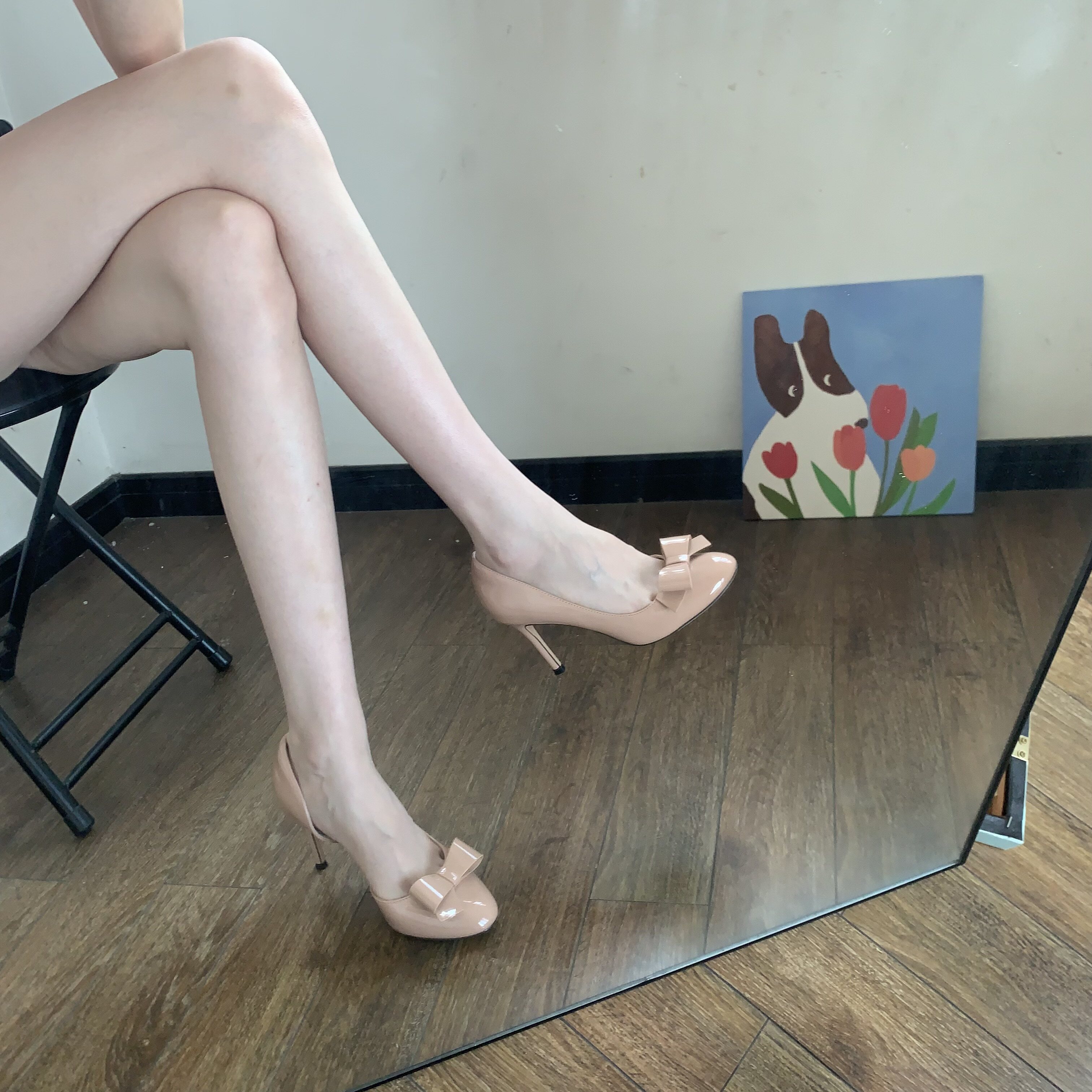 2026年春秋 普段使いに最適な、洗練されたデザインのスティレットヒール（女性用）、ヌードパテントレザー、ラウンドトゥ、リボン付き