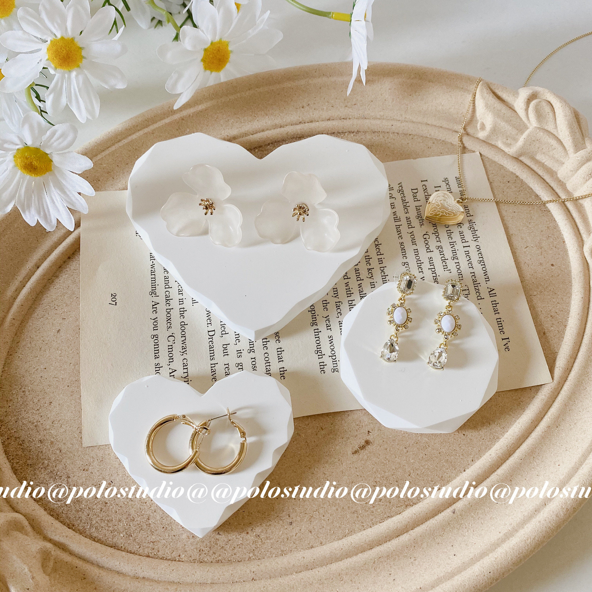 ins wind ornaments earrings jewels containing props Props Jewelry Show scented Plaster Loving Round Creative Pendulum