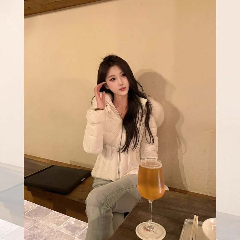 High-End Short down Jacket with Large Fur Collar for Women, Winter Waist-Cinching Design, Niche, Lightweight, Warm Hooded Coat for Winter