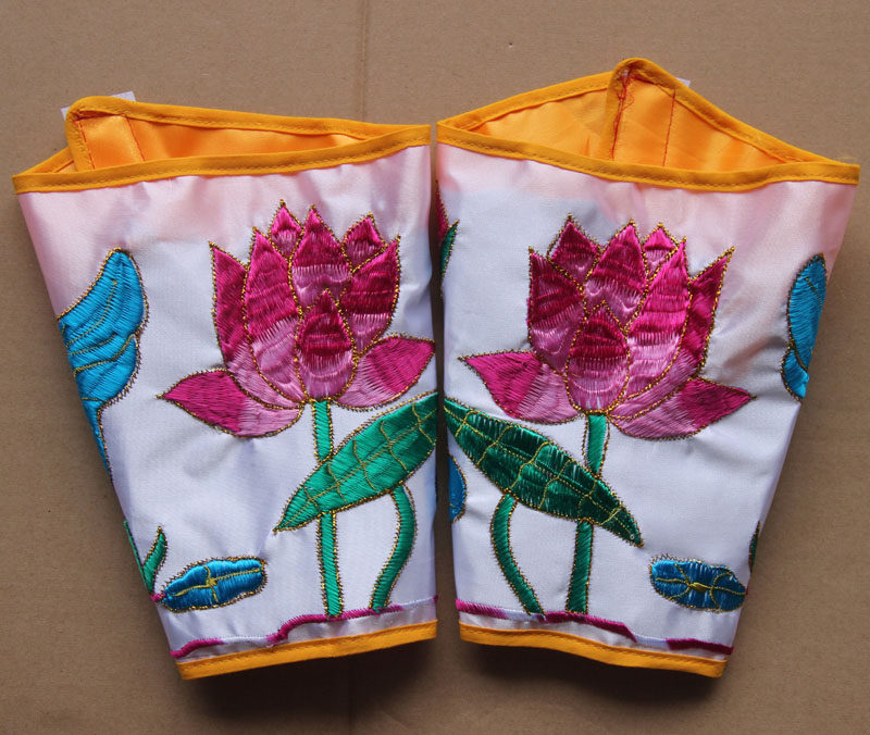 Tianlong Embroidery Flat Embroidered Lotus Flower Kid's Clothes Performing Hand Sleeves, Foot Sleeves, Hand Buttons, Foot Buttons, Hand Binding and Foot Binding