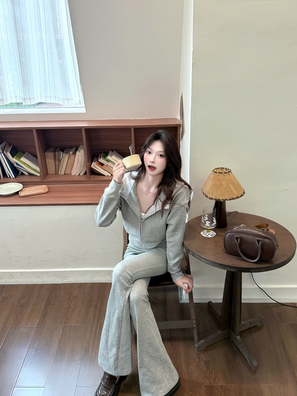 Byemypie Short Air Layer Sweatshirt for Women, Gray Hooded Cardigan, Casual and Lazy Hoodie, Autumn and Winter Layered Jacket Byemypie Short Air Layer Sweatshirt for Women, Gray Hooded Cardigan, Casual and Lazy Hoodie, Autumn and Winter Layered Jacket