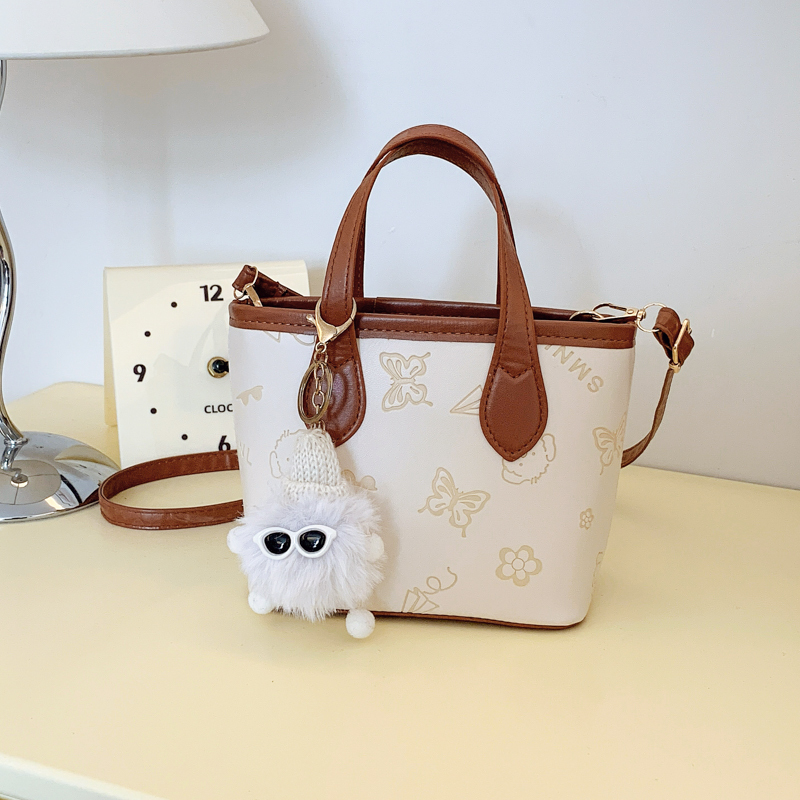 Women's Bag 2025 New Summer Style Pom-Pom Handbag Bucket Bag High-End Texture Niche Trendy Crossbody Bag This Year