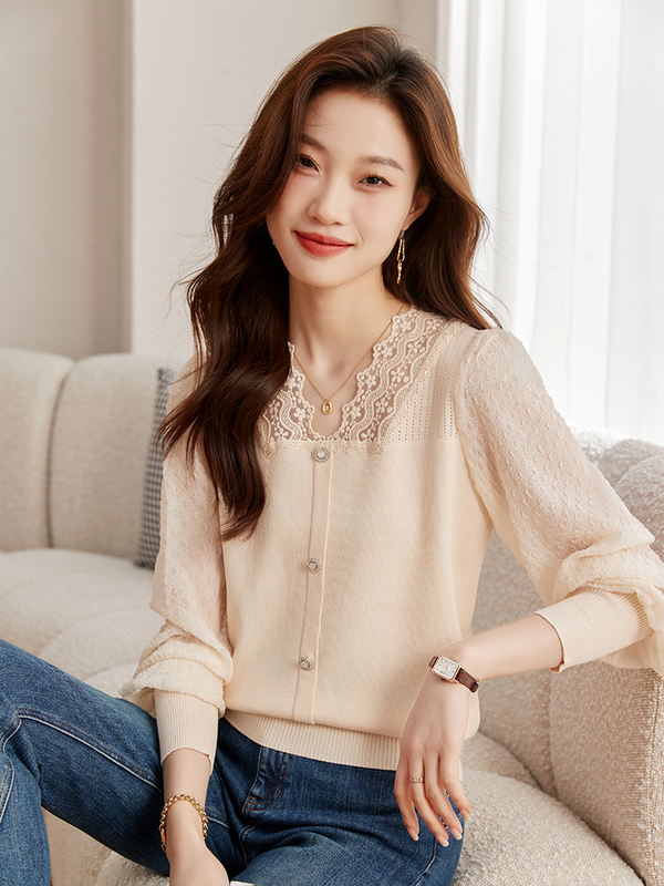 Lace Patchwork Knitted Base Shirt for Women, New Autumn Style, Stylish, Age-Reducing, Beautiful Blouse, Long-Sleeved V-Neck, Elegant Top