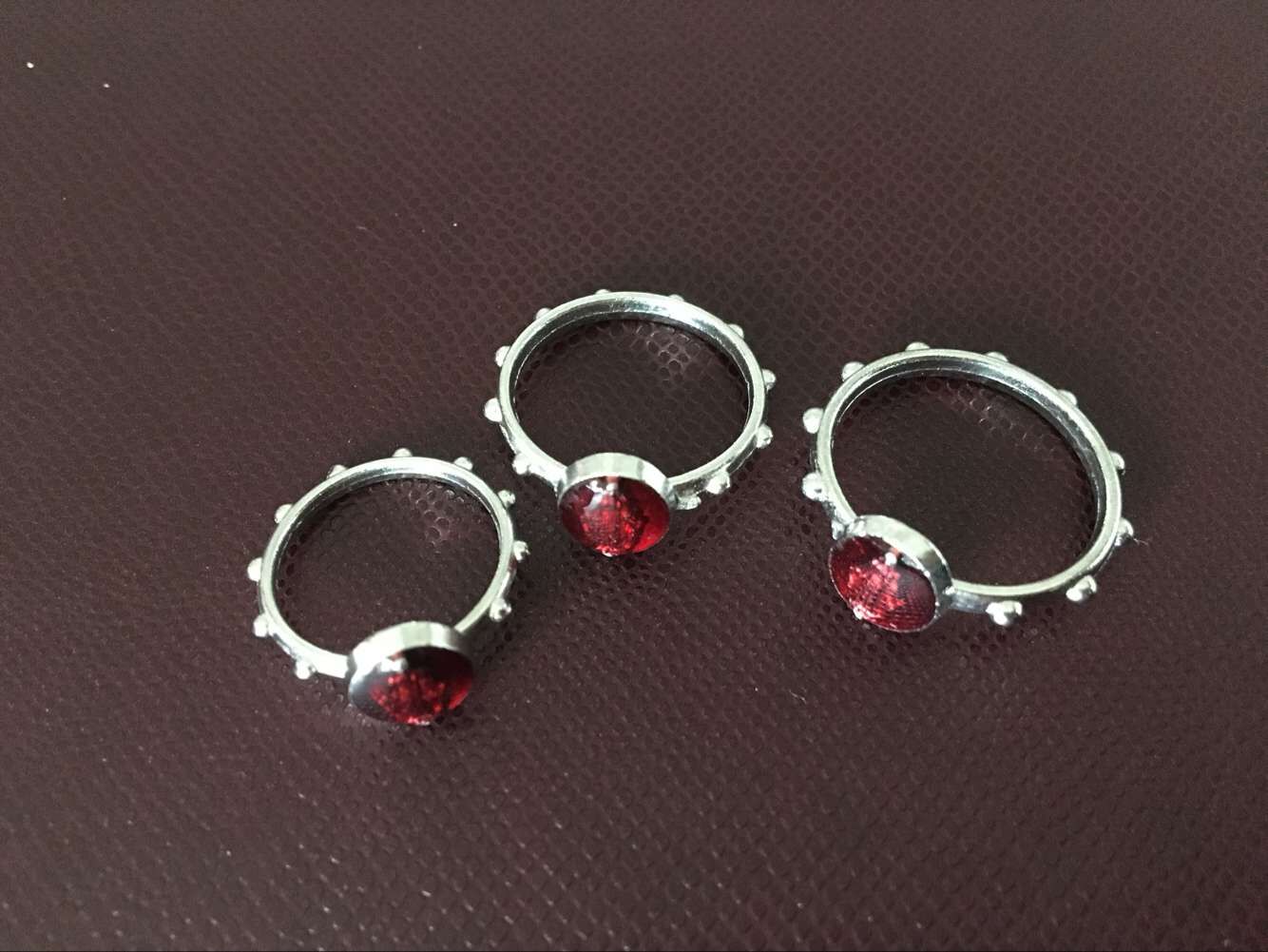 -Zinc alloy ring Rose 10 beads three models red