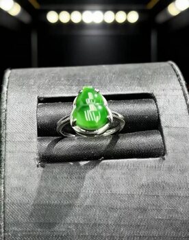Natural grade a jade green gourd ring