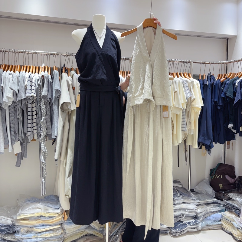 Urban Stylish Outfit! Korean-Style Solid Color Sleeveless V-Neck Tank Top with Tie + Flowy Elastic Waist Wide-Leg Pants Two-Piece Set