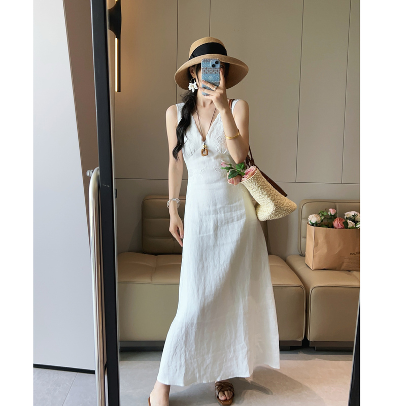French-Style V-Neck Heavy Embroidery Linen Sleeveless Vest Dress for Women, New Summer Style, Waist-Cinching, Slimming, Elegant Long Dress