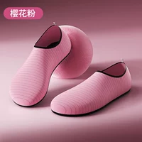 Модная розовая спортивная обувь для йоги