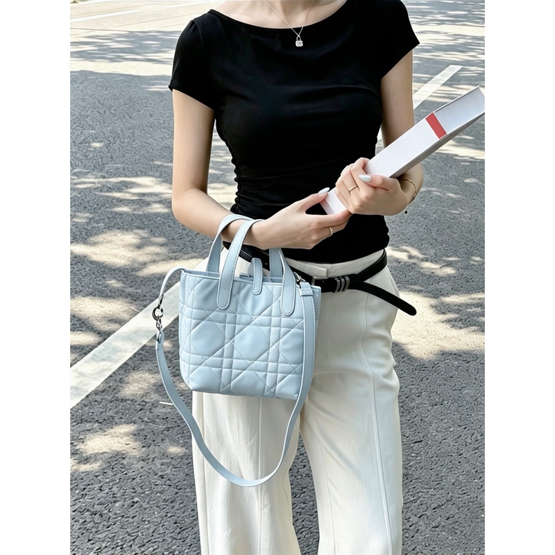 【Vertical Native Style】Simple and Stylish Large Capacity Tote Bag for Women, Versatile Handbag and Crossbody Bag for Commuting 【Vertical Native Style】Simple and Stylish Large Capacity Tote Bag for Women, Versatile Handbag and Crossbody Bag for Commuting