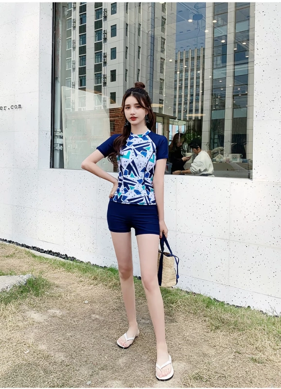 Áo tắm nữ 2018 mới dành cho học sinh chuyên nghiệp áo tắm nữ hot xuân ba mảnh nhỏ mùa đông tươi mát dễ thương - Bộ đồ bơi hai mảnh