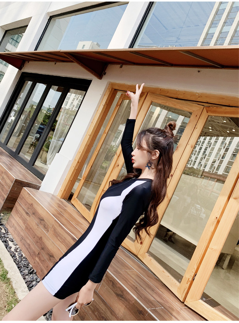 Bộ đồ tắm mùa xuân nóng bỏng nữ 2018 mới bảo thủ thể thao đồ bơi một mảnh chuyên nghiệp áo dài tay che bụng bơi mùa đông - Bộ đồ bơi One Piece đồ bơi 1 mảnh dáng váy