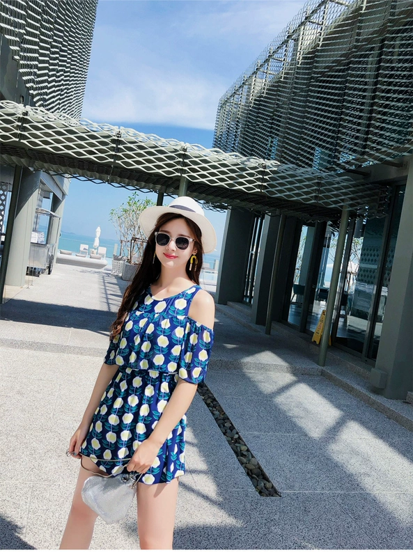 Áo tắm kích thước lớn nữ bảo thủ liền kề ngực nhỏ tụ lại để che bụng đã gầy và lỏng mỡ mm gợi cảm nóng bỏng che nắng bơi thịt - Bộ đồ bơi One Piece