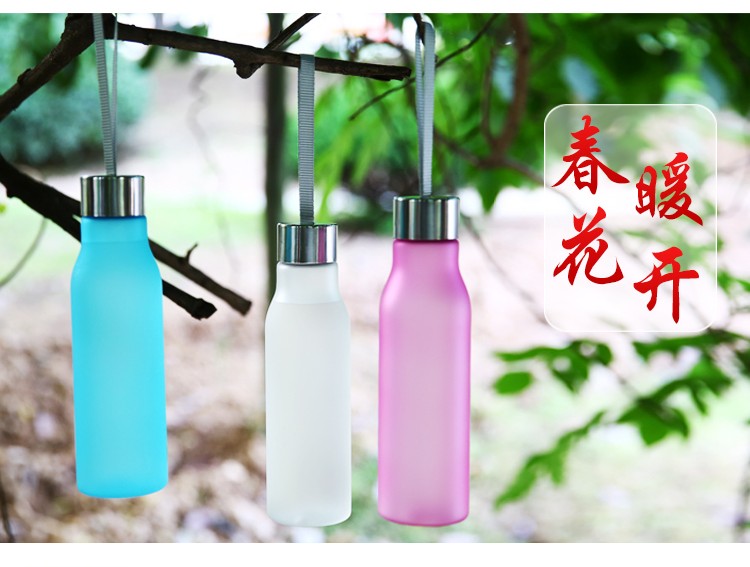 Cốc nhựa sáng tạo dung tích lớn Hàn Quốc nam và nữ sinh viên thể thao chai tay cốc cốc di động cốc trà ngoài trời bình hút nước cho bé