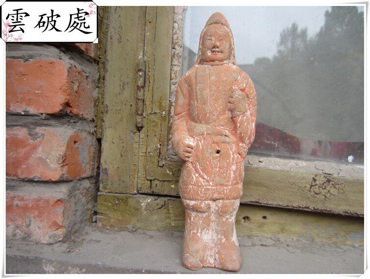 (Clouds Breaking) The character of North Qi's Han laughs with a colorful pottery servant who doesn't have an old bag to back down