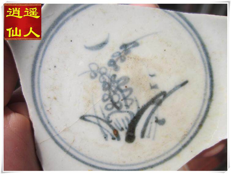 (Carefree Fairy) Xuande Moon Movie Plum Specimens Old Porcelain Pieces are not old and wrapped