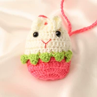 Маленький бело-розовый карман для яиц с отделкой из кролика и бесплатными имитациями яиц.