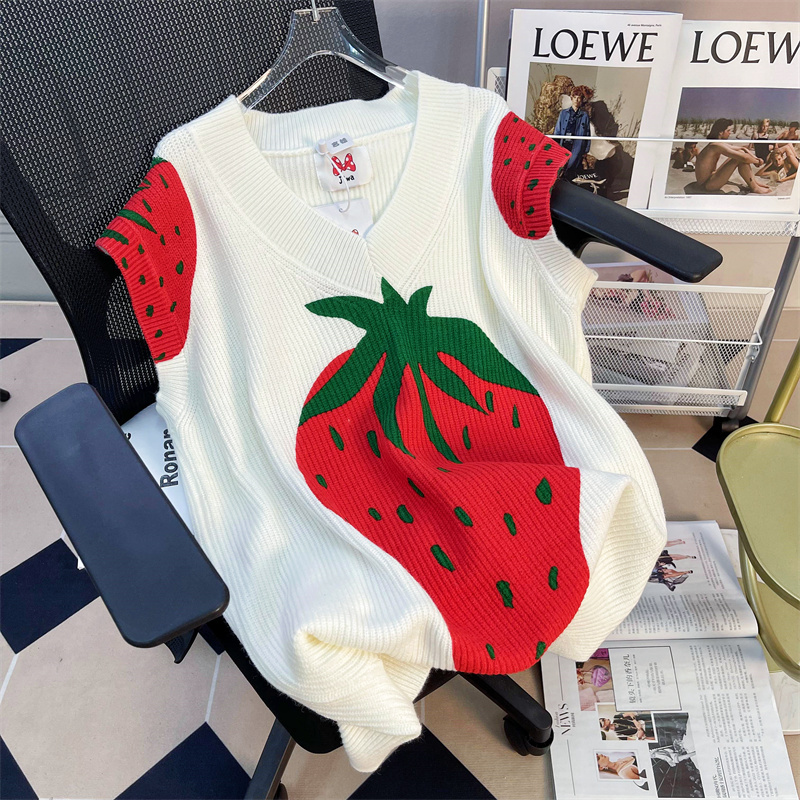 Autumn and Winter Lazy Style Loose-Fitting Plus-Size Versatile Knitted Vest with a Stylish Strawberry Print Sleeveless Sweater Vest for Women