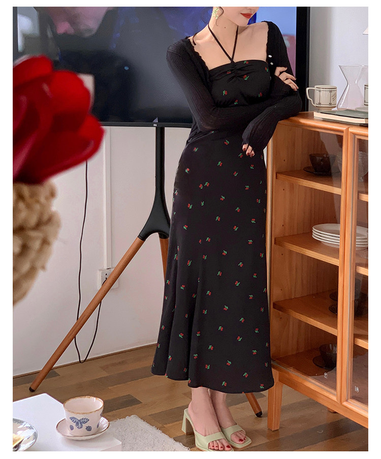 酒午自制法式仿醋酸垂感印花挂脖抹胸裙高腰显瘦碎花吊带连衣裙女详情27