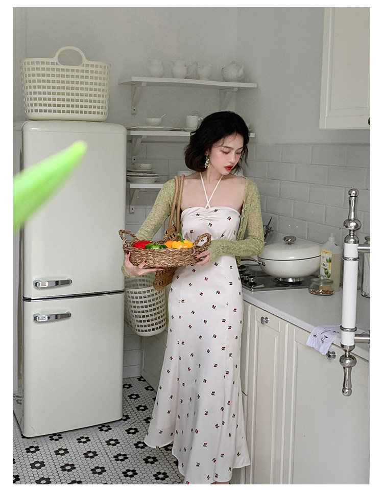 酒午自制法式仿醋酸垂感印花挂脖抹胸裙高腰显瘦碎花吊带连衣裙女详情29