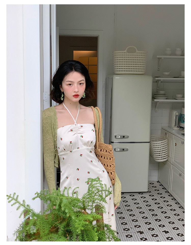 酒午自制法式仿醋酸垂感印花挂脖抹胸裙高腰显瘦碎花吊带连衣裙女详情26