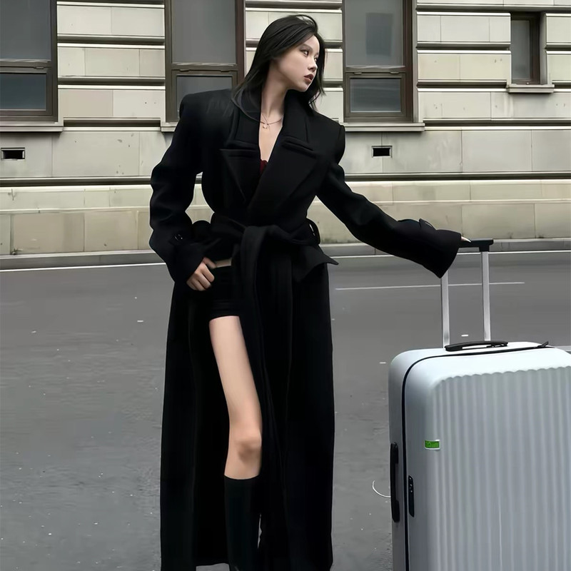 Black Woolen Coat for Women, Winter 2026 New Style, Loose Mid-Length, Thickened, High-End Feel, Petite Hepburn Style Overcoat Black Woolen Coat for Women, Winter 2026 New Style, Loose Mid-Length, Thickened, High-End Feel, Petite Hepburn Style Overcoat