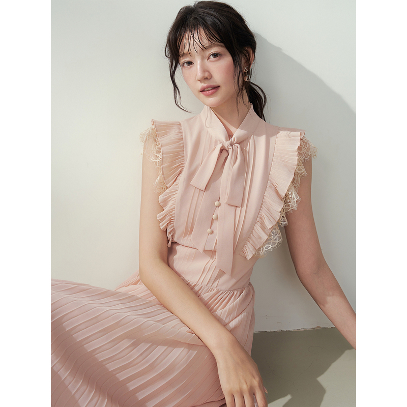 Vickyy｜【Exquisite Craftsmanship】Japanese-Style Pleated Lace Dress with Small Flutter Sleeves and Bow Tie