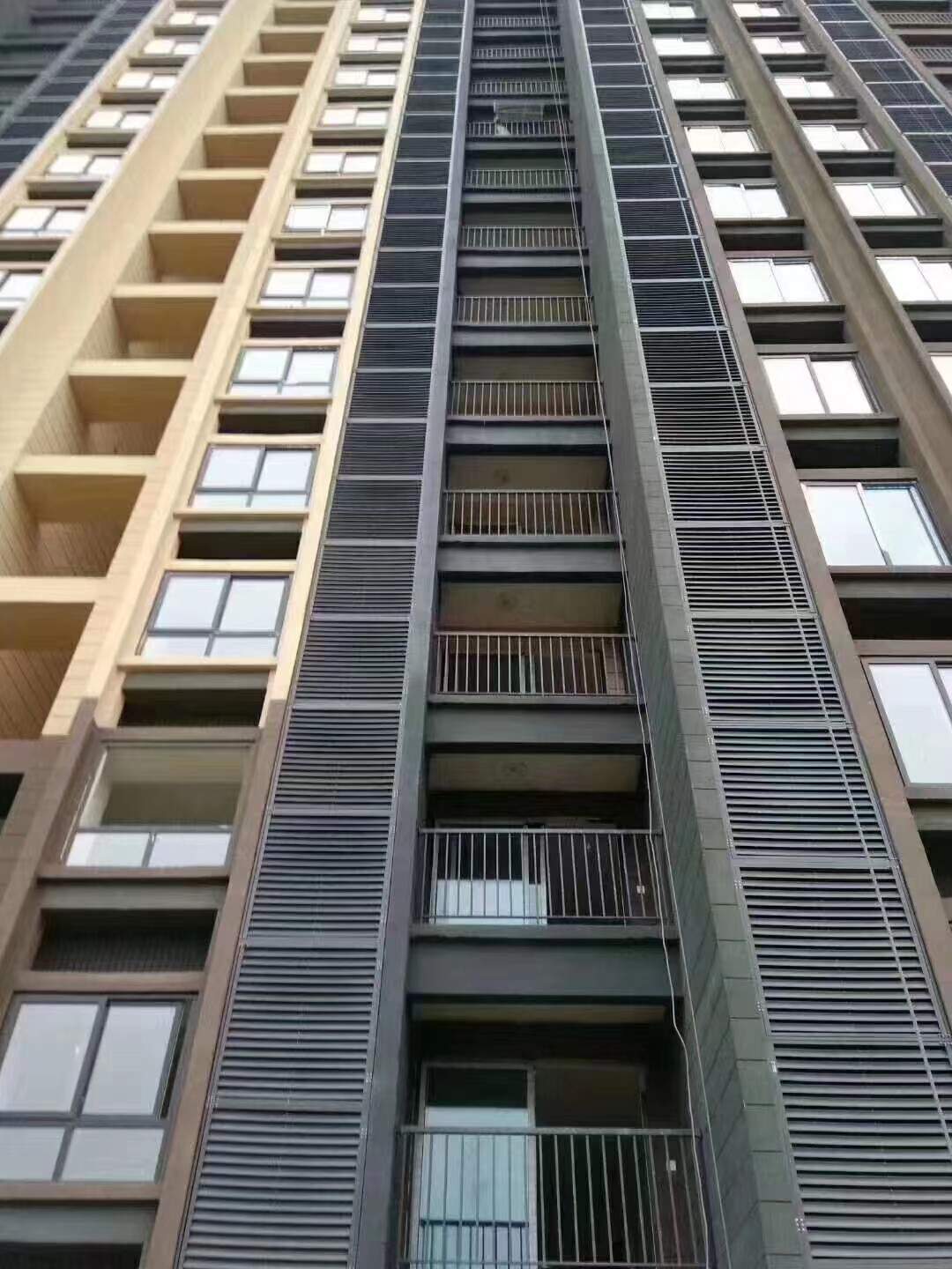 Алюминиевые жалюзи 铝合金百叶窗格栅栏出风口空调外机罩定制外墙防雨百叶排风通风口