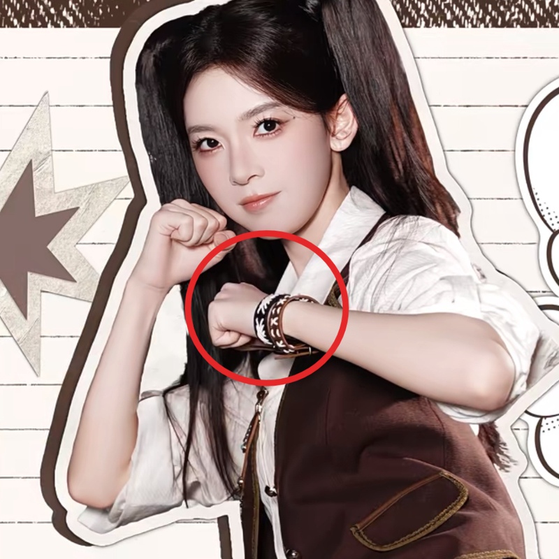 Sister Chen Yao from the Show "Sisters Riding the Wind and Waves" Has a Similar Style to Her Woven Vintage Bracelet, a Hand-Sewn Genuine Leather Accessory Bracelet