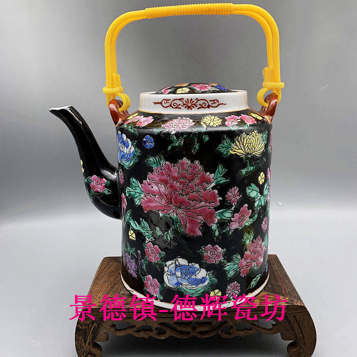 Jingdezhen Cultural Revolution Factory Porcelain Hand-painted pastel black ground ten thousand flowers with beam pot