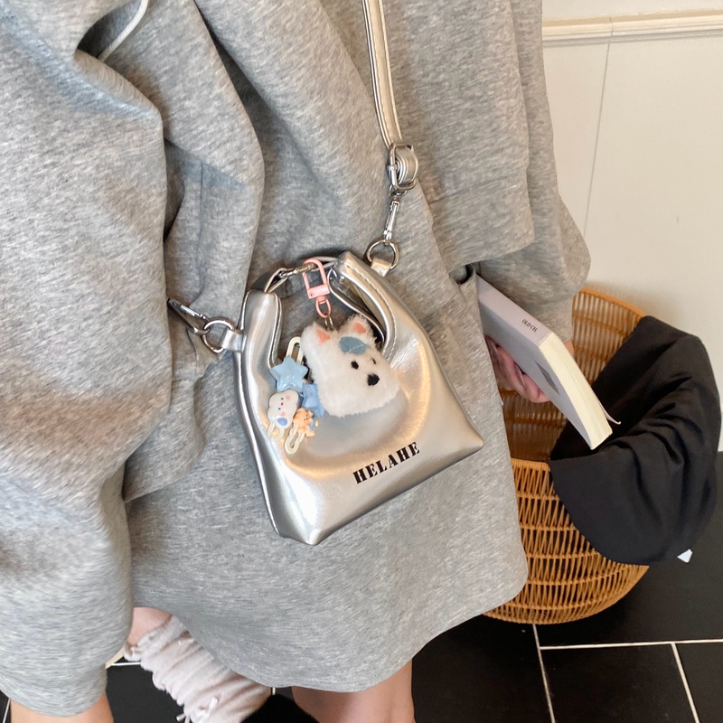Mini Niche Design Bag for Women 2026 New Model Cute and Exquisite Silver Crossbody Bag Fashionable Lipstick Bag Earphone Bag