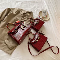 Красная маленькая пони, подвеска