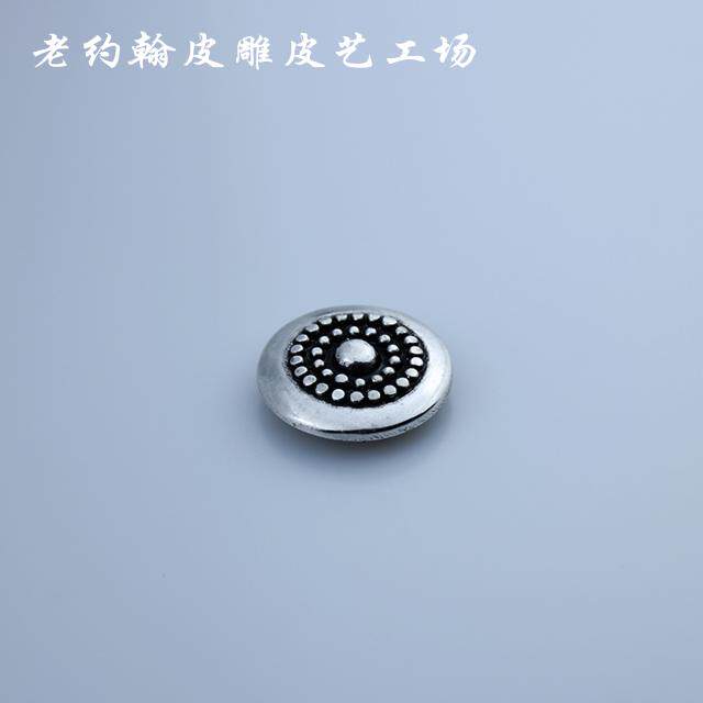 Handmade leather art hardware leather clip accessories 22mm handmade leather sculptures decorated with ancient silver shield shaped chaebou buttons