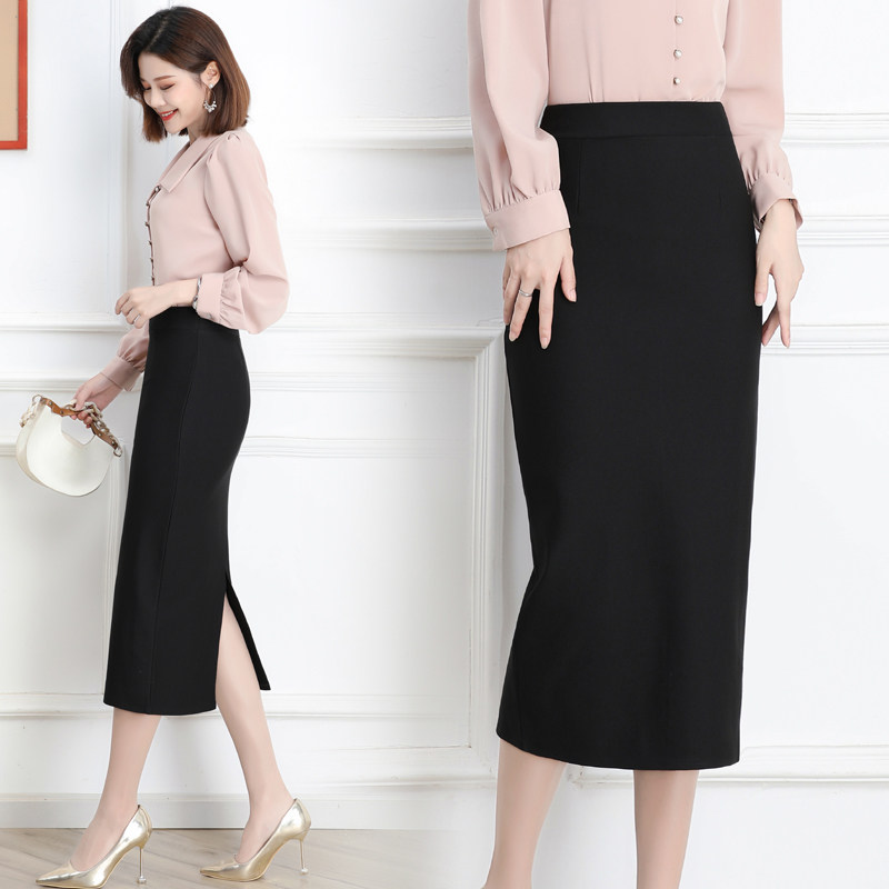 レディースペンシルスカート、ミドル丈、ハイウエスト、スリット入り、膝丈、着回しの効くエレガントなロングスカート、黒のペンシルスカート。