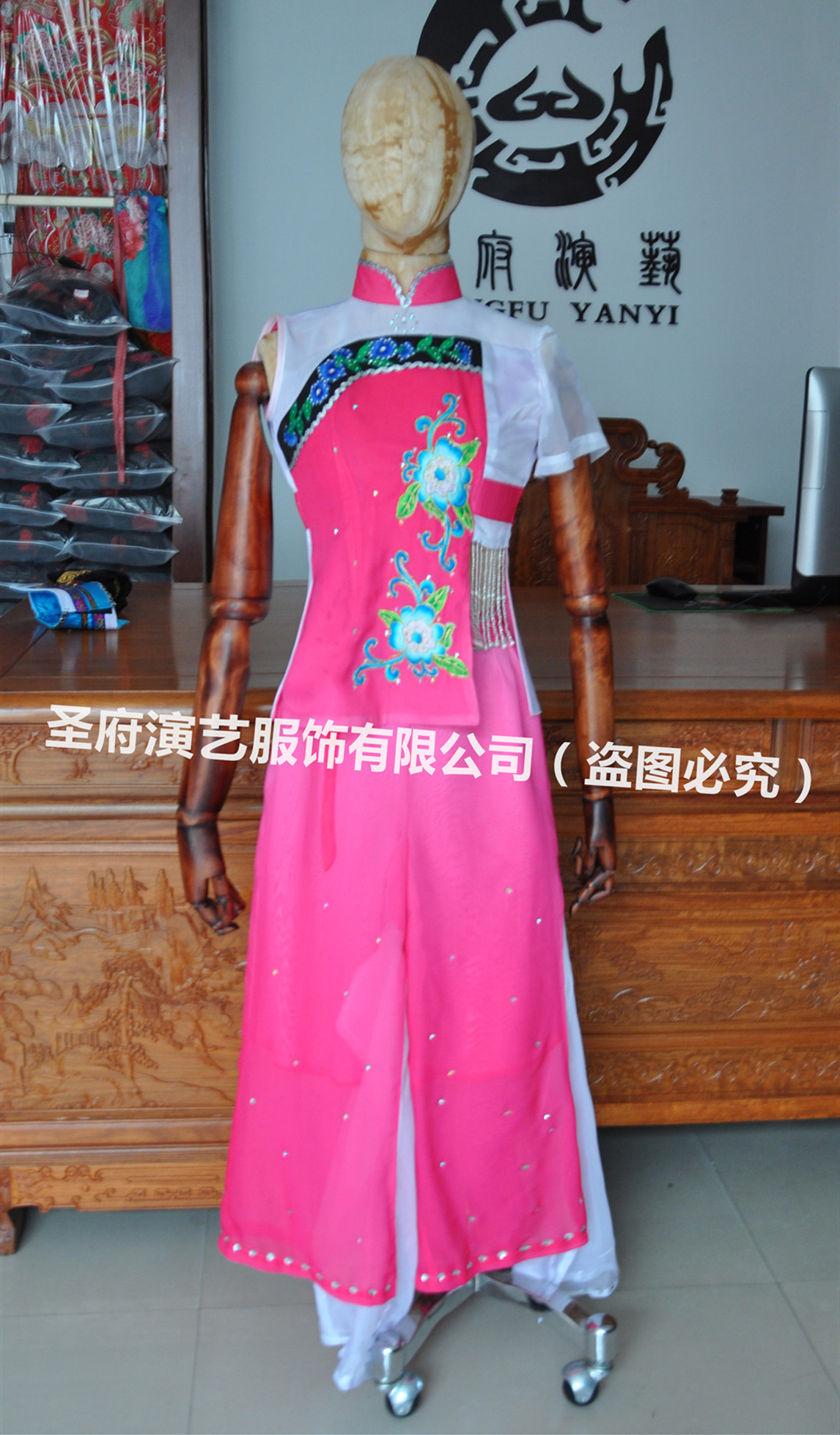 Order the performance costumes for the dance of picking up fun among the flowers Taoli Cup 