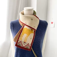 Счастливого лося бежевого цвета