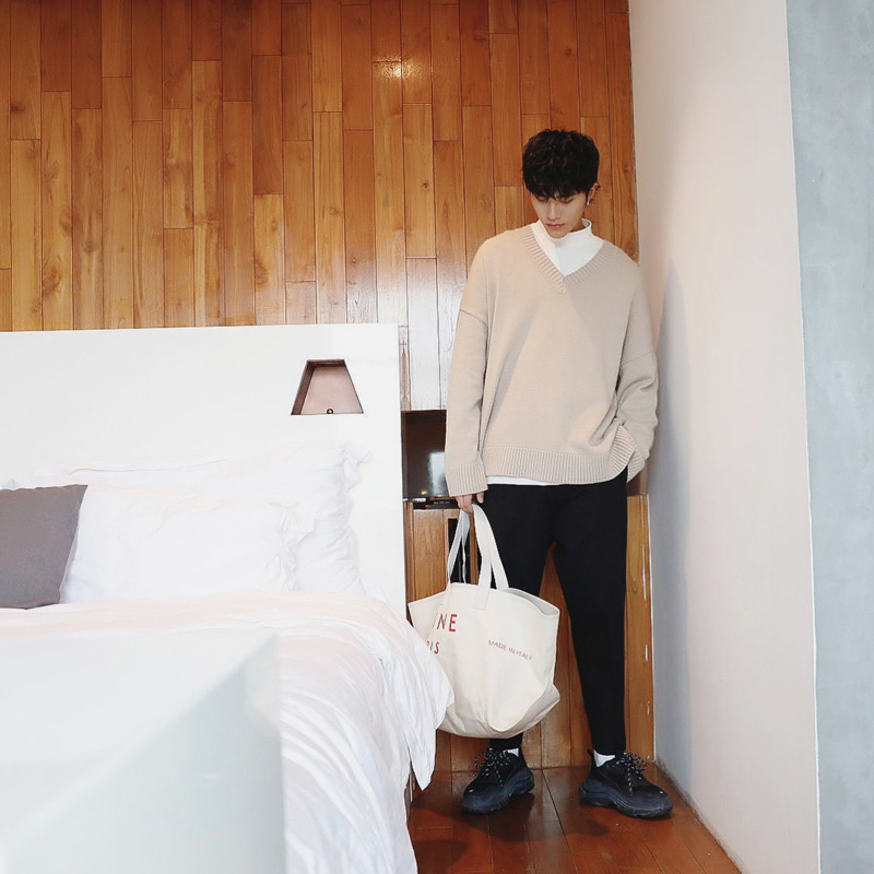 Áo len nam lười gió chic chic áo len cổ chữ v phiên bản nam Hàn Quốc của áo len bé trai mùa thu in áo thun quần áo ngủ nam
