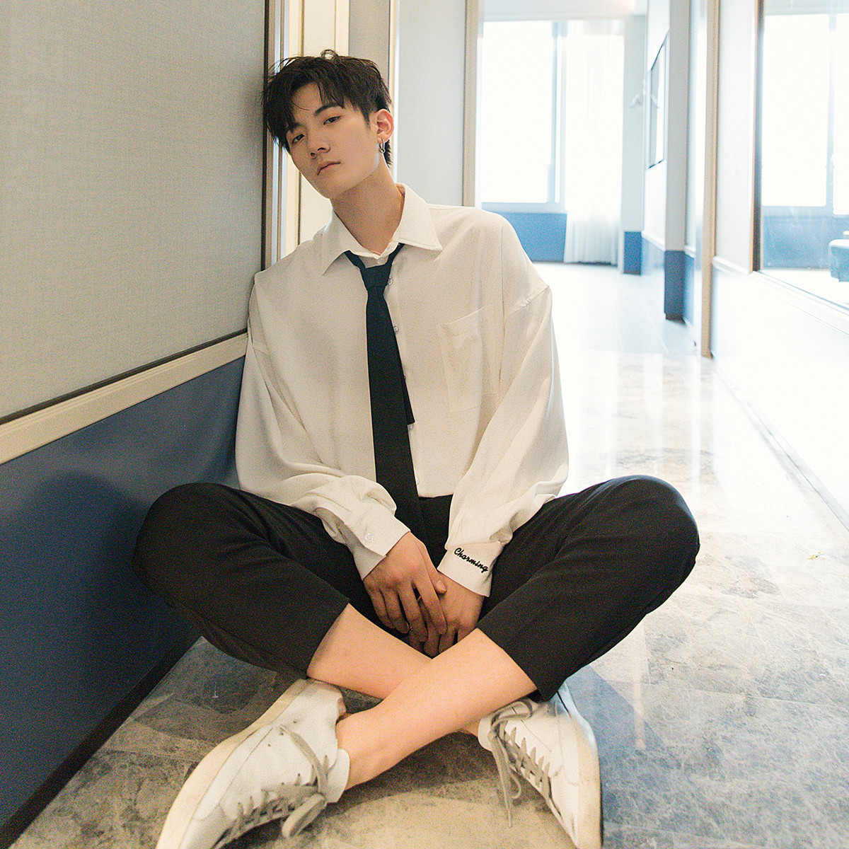 Sicilian men's spring college style white tie shirt men's Korean version of the trend loose men handsome white shirt