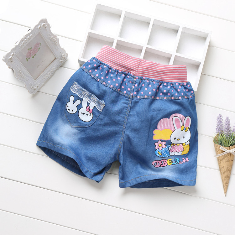 Giản dị cô gái hoang dã mặc phần mỏng rửa lỗ trẻ em quần short denim trong quần short trẻ em lớn trai mùa hè