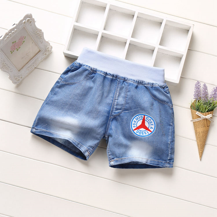 Giản dị cô gái hoang dã mặc phần mỏng rửa lỗ trẻ em quần short denim trong quần short trẻ em lớn trai mùa hè