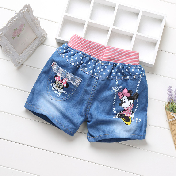 Giản dị cô gái hoang dã mặc phần mỏng rửa lỗ trẻ em quần short denim trong quần short trẻ em lớn trai mùa hè