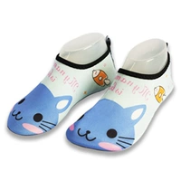 Маленькая голубая мягкая обувь