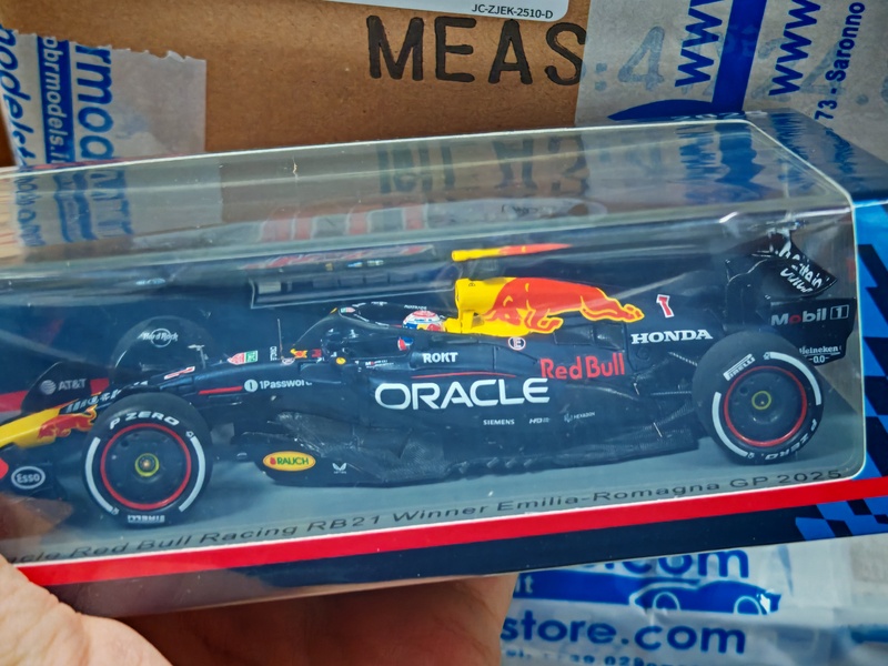 Spark 2025 Italy Imola Circuit Rb21 Red Bull 400Th Race Verstappen F1 1:43 Scale Model