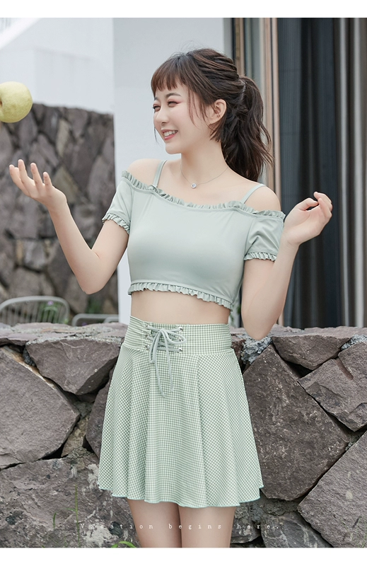 Đồ bơi nữ Xiaotao ba mảnh nóng bỏng Hàn Quốc mùa xuân nhỏ nước hoa thời trang mỏng gợi cảm một bên váy váy lệch vai